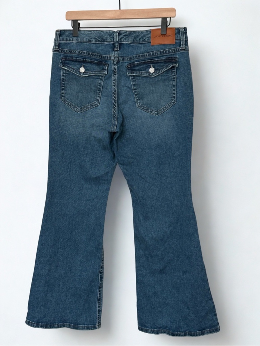 Lucky Brand‎ Low Rise Flare Jeans Medium Wash Size 32 - Picture 2 of 9